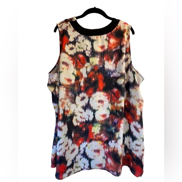 Lane Bryant Tank Top 28 V-Neck Floral Black Trim Sleeveless - Picture 5 of 5